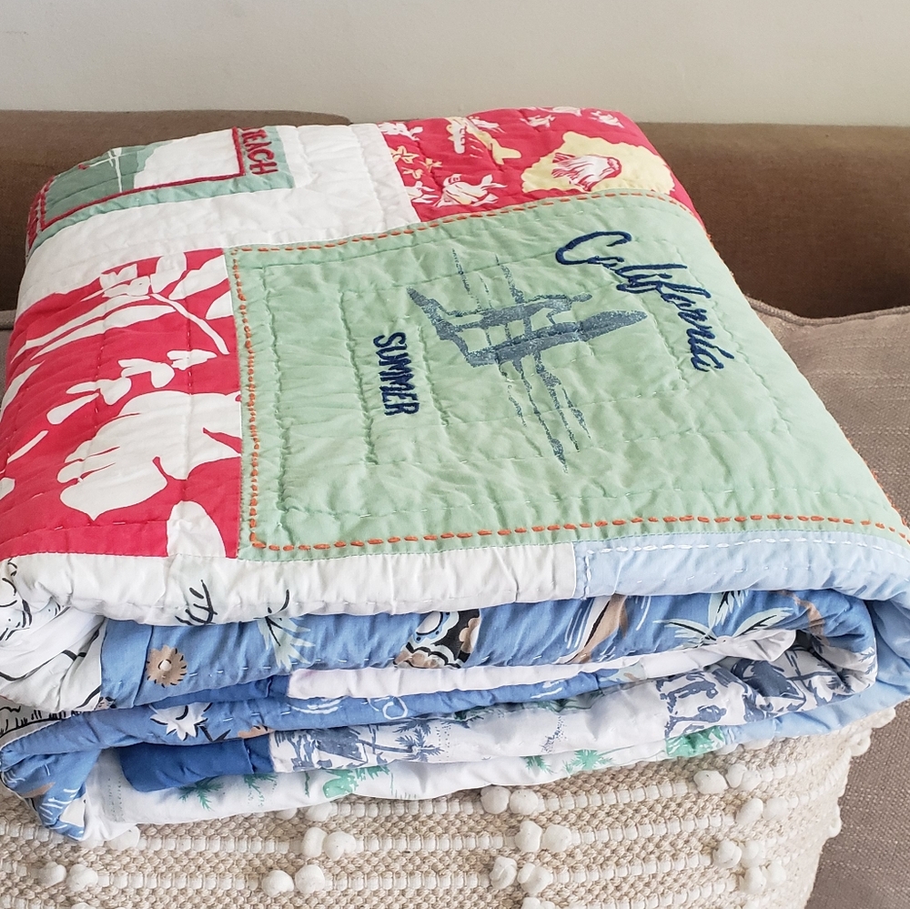 Pottery Barn. TWIN Island Patchwork Quilt - Picture 2 of 8